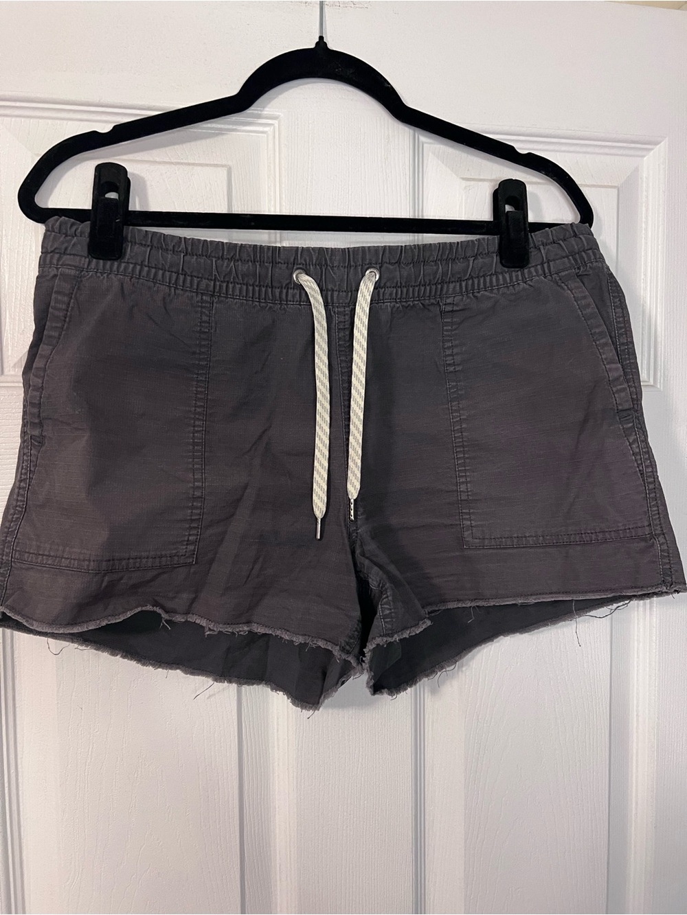 #463 Vuori Vintage Ripstop Shorts Charcoal Gray Raw Hem Drawstring Sz Medium EUC
